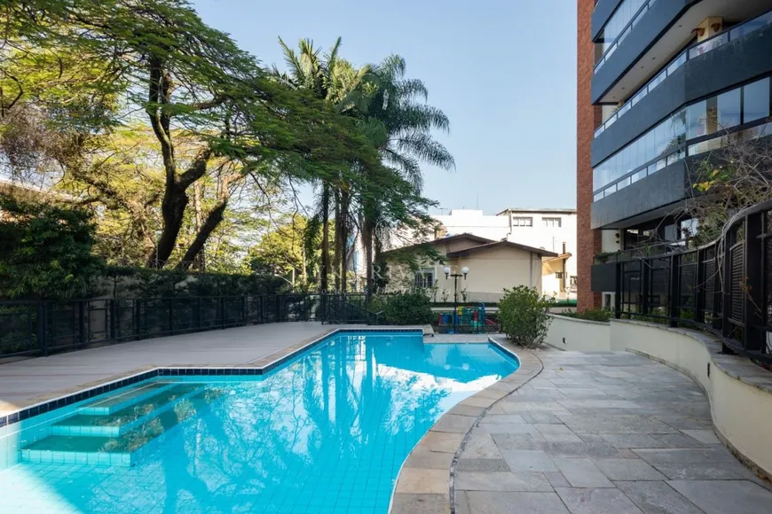 Foto 1 de Apartamento com 3 Quartos à venda, 200m² em Sumaré, São Paulo