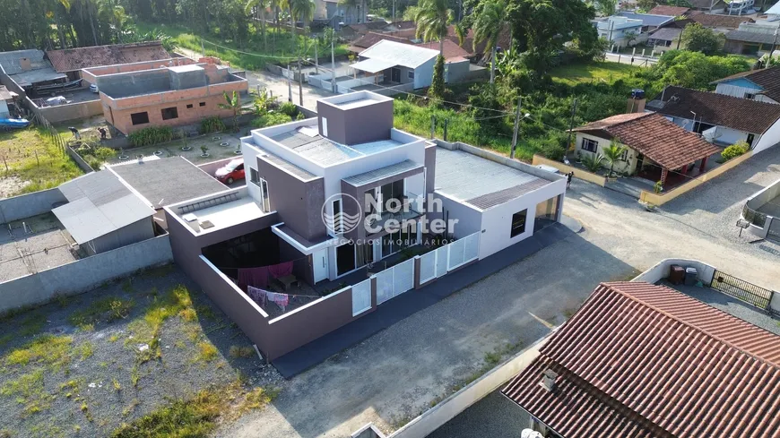 Foto 1 de Sobrado com 3 Quartos à venda, 440m² em Costeira, Balneário Barra do Sul