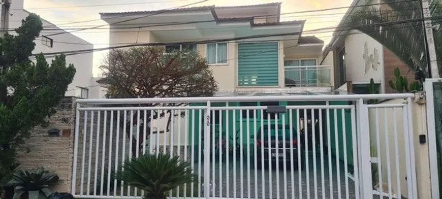Foto 1 de Casa com 3 Quartos à venda, 242m² em Camboinhas, Niterói