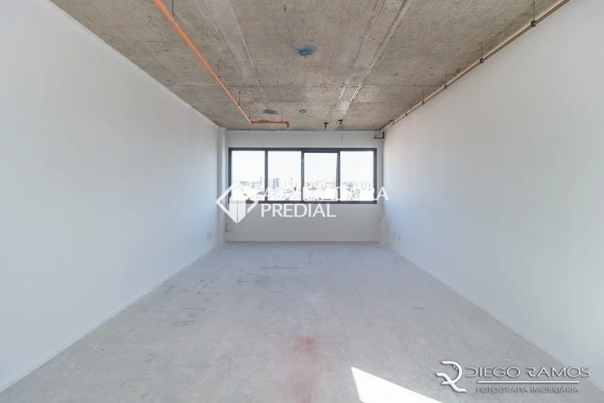 Foto 1 de Sala Comercial para alugar, 38m² em Passo da Areia, Porto Alegre