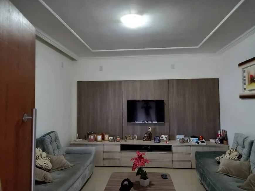 Foto 1 de Casa com 3 Quartos à venda, 220m² em Carajás, Contagem