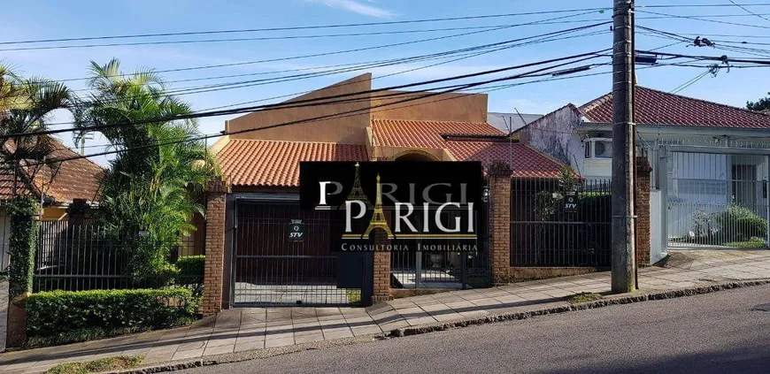 Foto 1 de Casa com 4 Quartos para alugar, 270m² em Medianeira, Porto Alegre