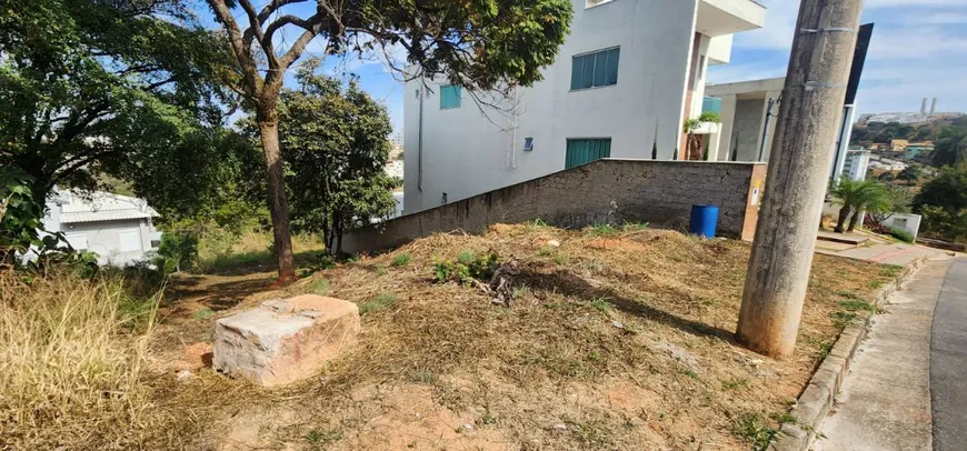 Foto 1 de Lote/Terreno à venda, 389m² em Portal Do Sol, Contagem