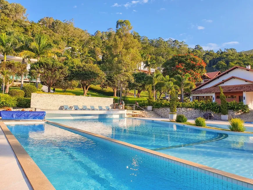 Foto 1 de Casa de Condomínio com 5 Quartos para venda ou aluguel, 350m² em Quebra Frascos, Teresópolis