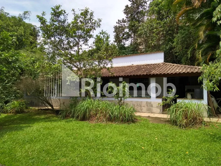 Foto 1 de Fazenda/Sítio com 2 Quartos à venda, 230m² em Mantiquira, Duque de Caxias