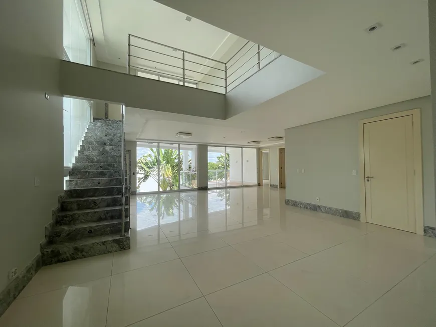 Foto 1 de Casa com 5 Quartos para alugar, 800m² em Alphaville Flamboyant Residencial Araguaia, Goiânia