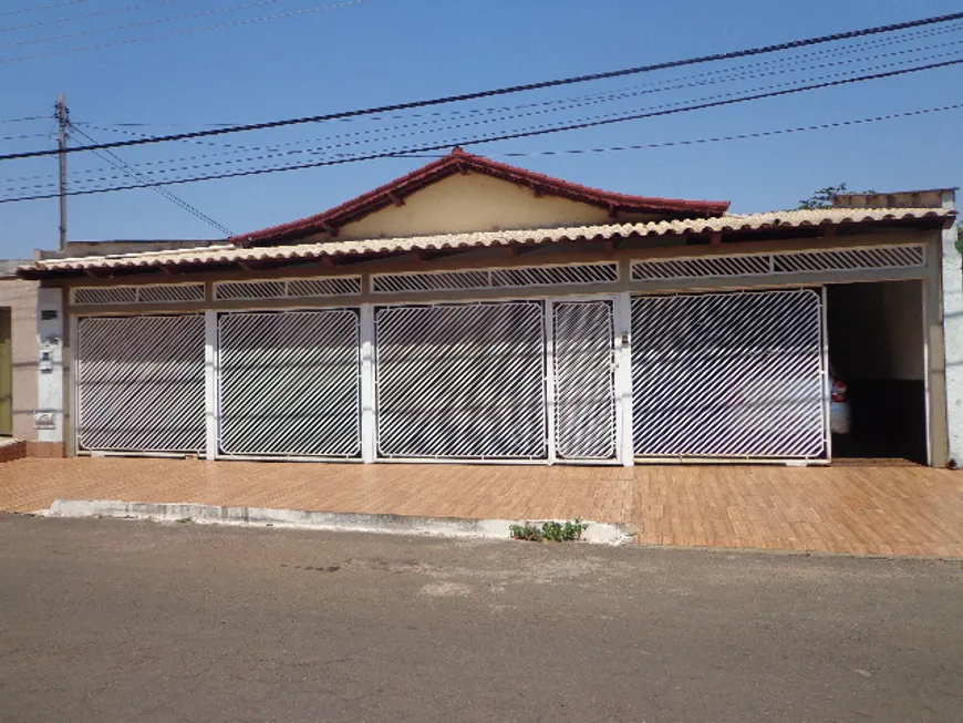 Foto 1 de Casa com 3 Quartos à venda, 393m² em Parque Oeste Industrial, Goiânia