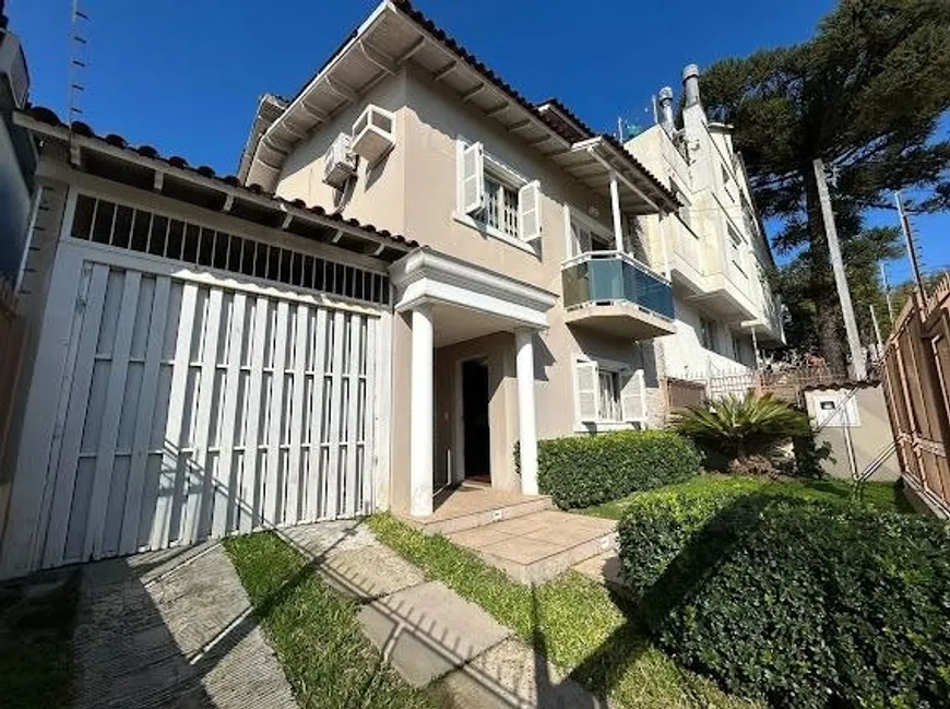 Foto 1 de Casa com 4 Quartos à venda, 264m² em Chácara das Pedras, Porto Alegre