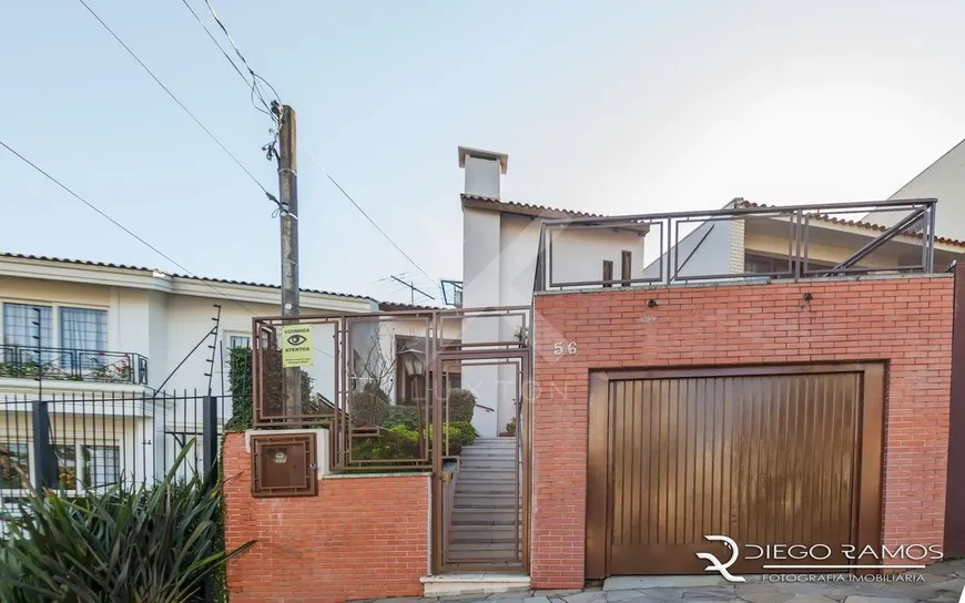 Foto 1 de Casa com 3 Quartos à venda, 200m² em Chácara das Pedras, Porto Alegre