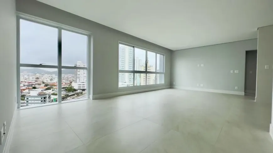 Foto 1 de Apartamento com 4 Quartos à venda, 132m² em Centro, Balneário Camboriú
