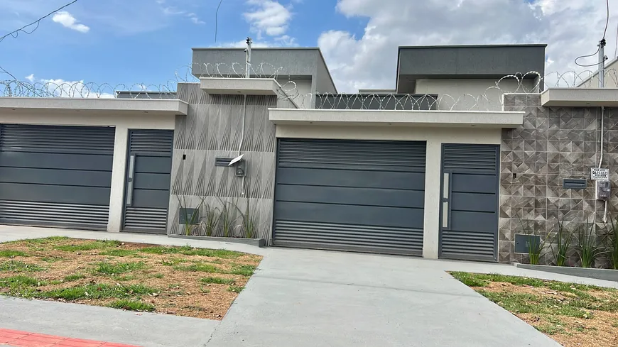 Foto 1 de Casa com 3 Quartos à venda, 110m² em Residencial Village Garavelo, Aparecida de Goiânia