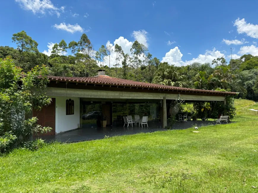 Foto 1 de Fazenda/Sítio com 3 Quartos para alugar, 2000m² em Jardim Mirador, Itapevi