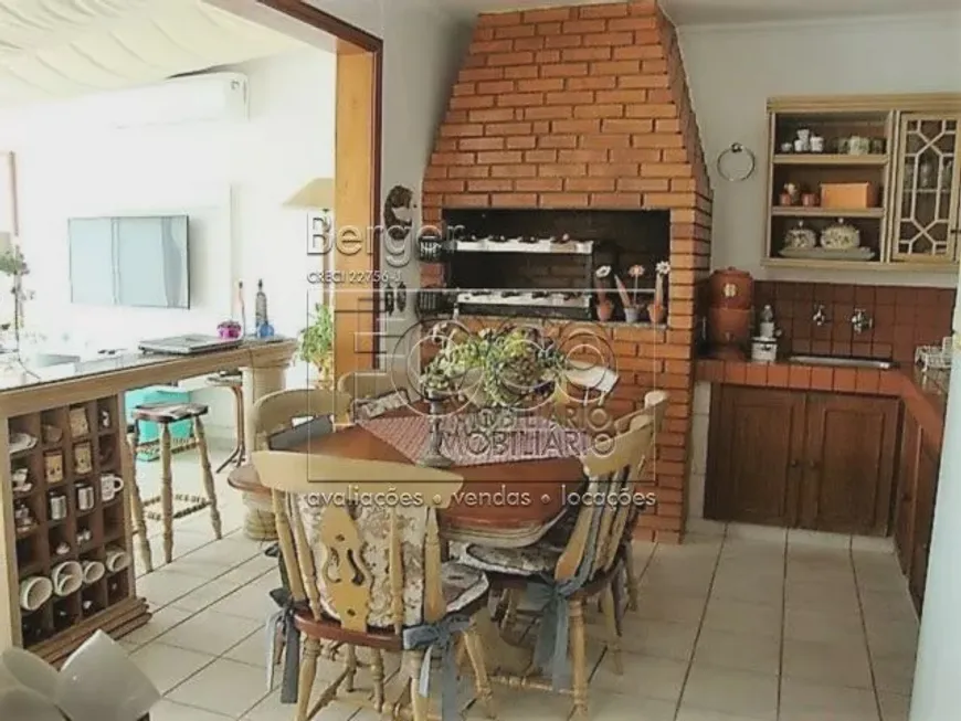Foto 1 de Casa com 4 Quartos à venda, 390m² em Petrópolis, Porto Alegre