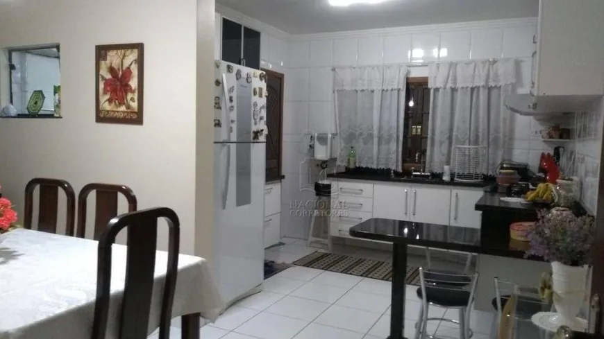 Foto 1 de Sobrado com 4 Quartos para venda ou aluguel, 197m² em Bangu, Santo André