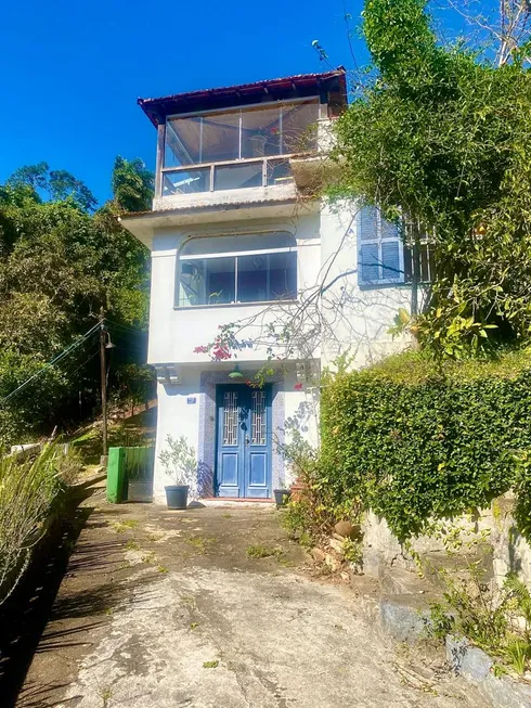 Foto 1 de Casa com 4 Quartos à venda, 140m² em Valparaiso, Petrópolis