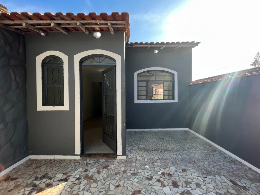 Foto 1 de Casa com 2 Quartos à venda, 60m² em Vila Helena, Sorocaba