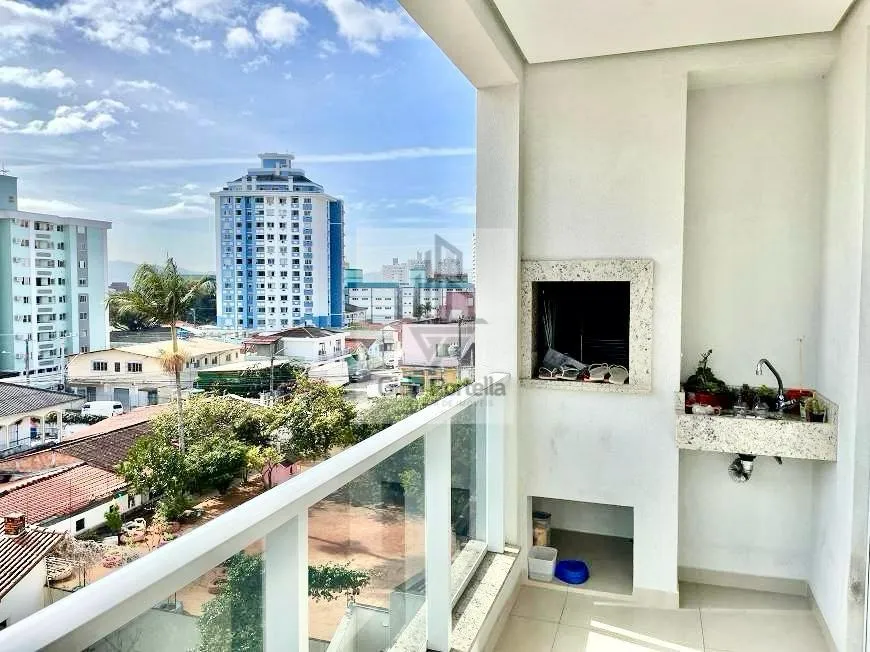 Foto 1 de Apartamento com 2 Quartos à venda, 69m² em Barreiros, São José