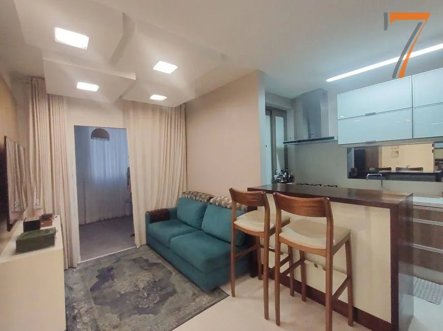 Foto 1 de Apartamento com 2 Quartos à venda, 65m² em Barreiros, São José
