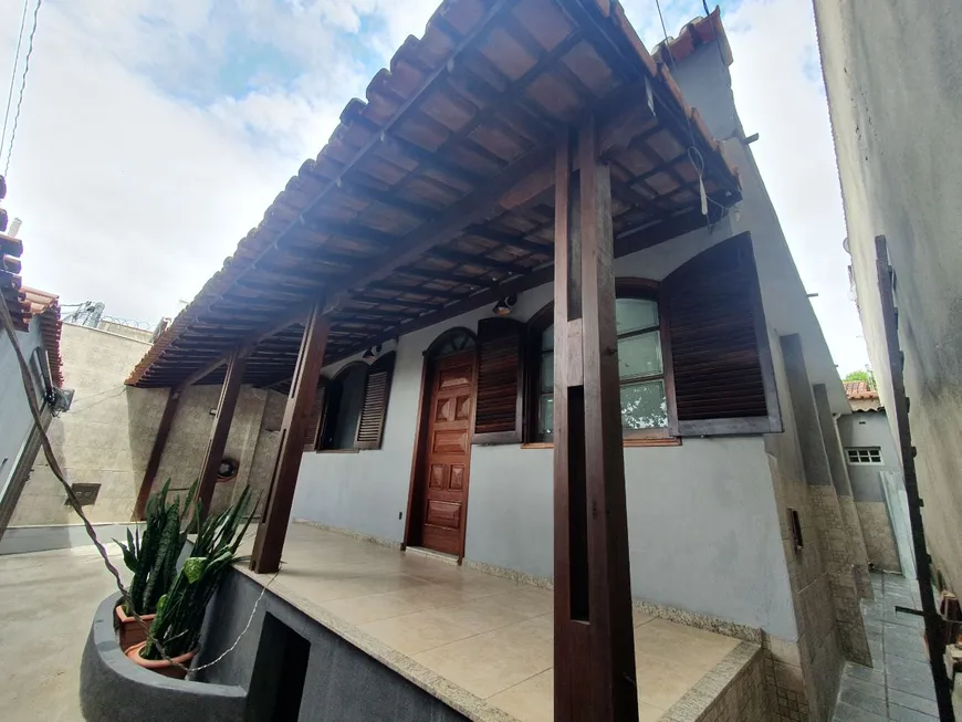 Foto 1 de Casa com 3 Quartos à venda, 180m² em Piratininga Venda Nova, Belo Horizonte