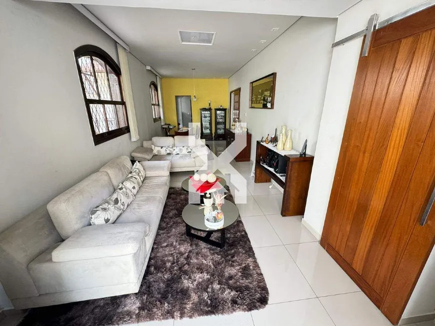 Foto 1 de Casa com 5 Quartos à venda, 130m² em Sagrada Família, Belo Horizonte