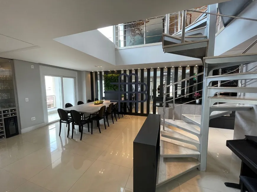 Foto 1 de Casa com 5 Quartos à venda, 554m² em Jardim Lindóia, Porto Alegre