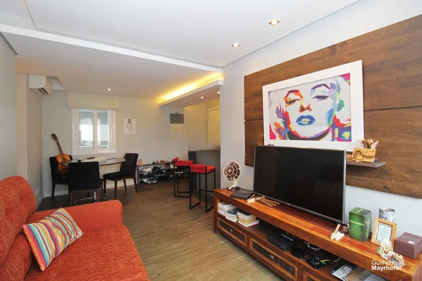 Foto 1 de Apartamento com 2 Quartos à venda, 69m² em Passo da Areia, Porto Alegre
