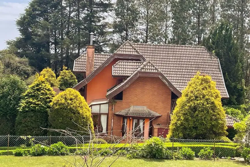 Foto 1 de Casa de Condomínio com 4 Quartos para venda ou aluguel, 210m² em Alto da Boa Vista, Campos do Jordão