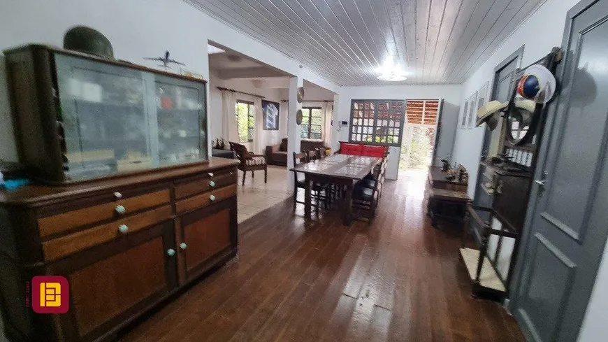 Foto 1 de Casa com 5 Quartos à venda, 272m² em Sambaqui, Florianópolis