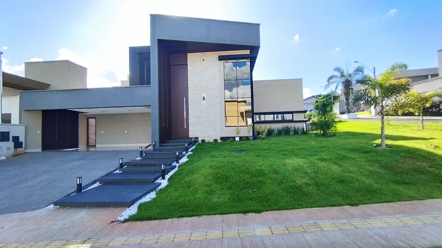 Foto 1 de Casa de Condomínio com 4 Quartos à venda, 252m² em Condomínio do Lago, Goiânia