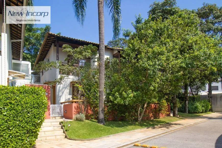 Foto 1 de Casa de Condomínio com 3 Quartos à venda, 220m² em Vila Tramontano, São Paulo