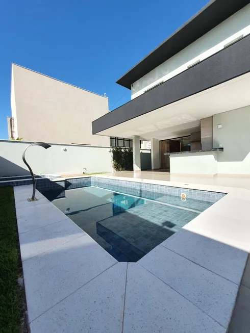 Foto 1 de Casa de Condomínio com 4 Quartos à venda, 243m² em Residencial Goiânia Golfe Clube, Goiânia