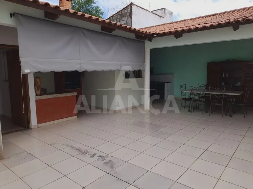 Foto 1 de Casa com 3 Quartos à venda, 180m² em Jardim Califórnia, Uberlândia