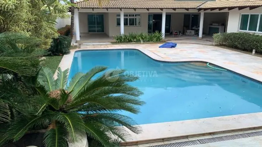 Foto 1 de Casa com 4 Quartos para alugar, 697m² em Cidade Jardim, Uberlândia