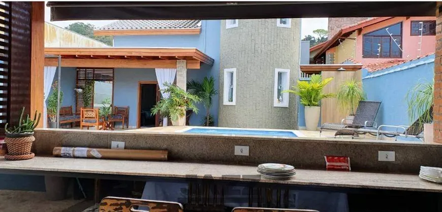 Foto 1 de Casa com 6 Quartos à venda, 206m² em Jardim Estrela D¿Alva, Caraguatatuba