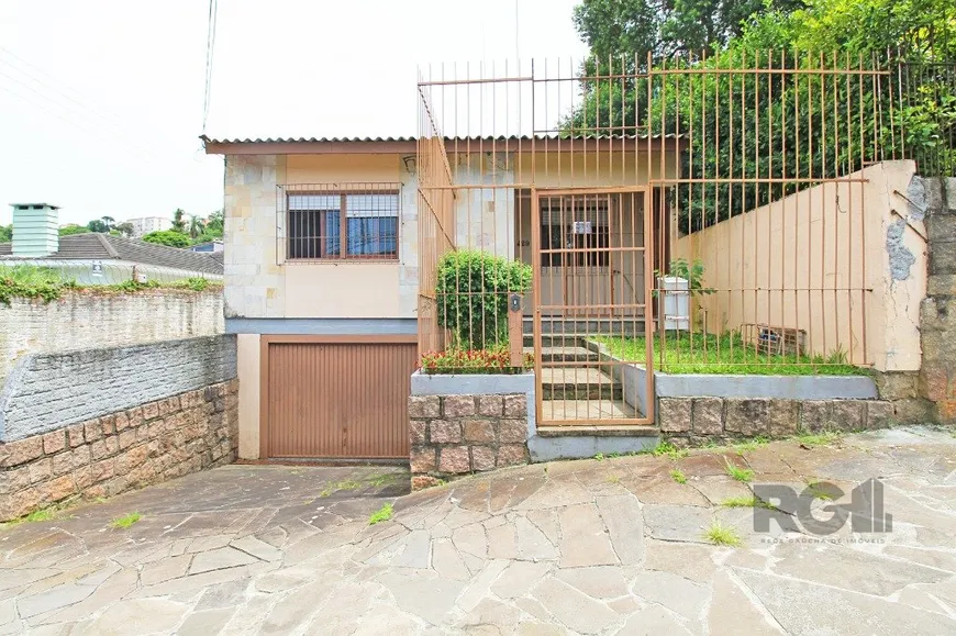 Foto 1 de Casa com 2 Quartos à venda, 172m² em Teresópolis, Porto Alegre