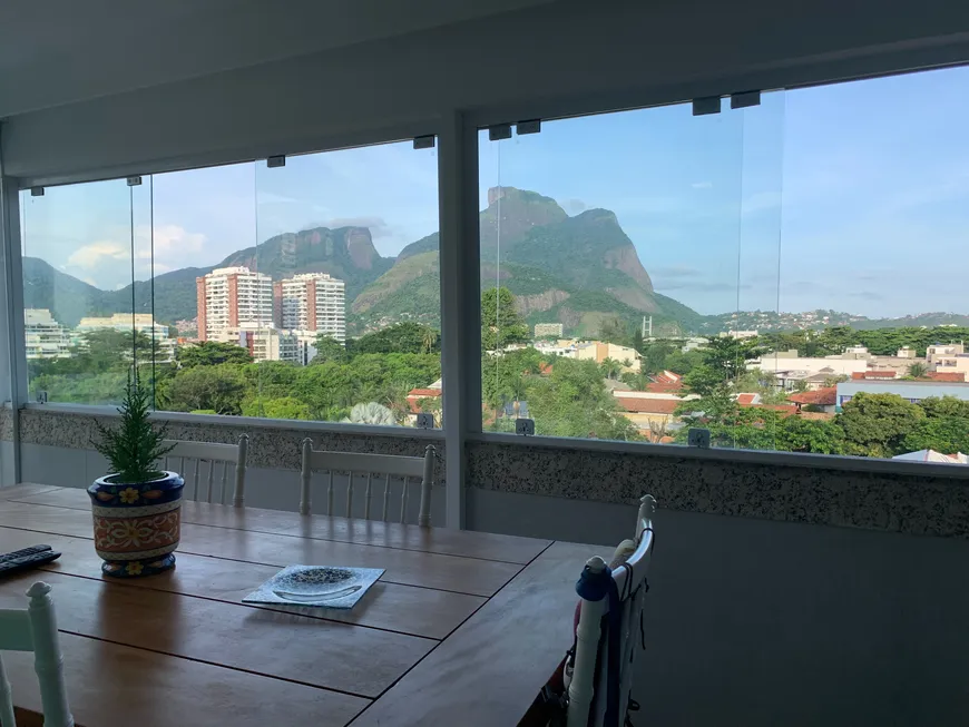 Foto 1 de Apartamento com 2 Quartos à venda, 200m² em Barra da Tijuca, Rio de Janeiro