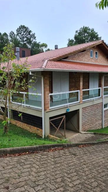 Foto 1 de Casa com 3 Quartos à venda, 305m² em Hípica, Porto Alegre