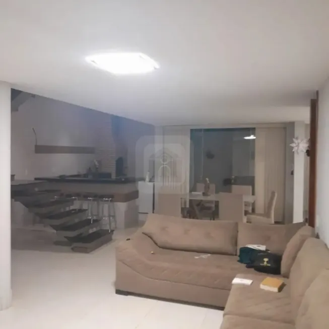 Foto 1 de Sobrado com 3 Quartos à venda, 250m² em Santa Rosa, Uberlândia