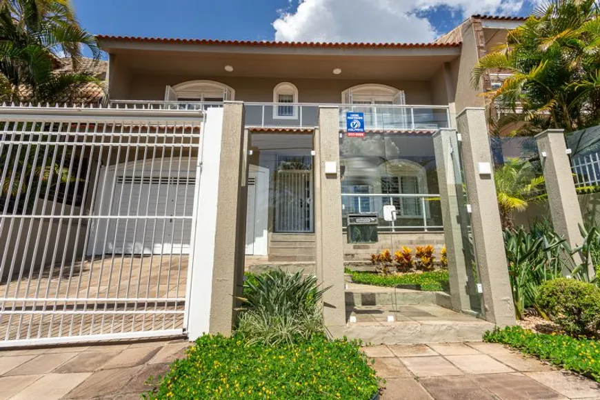 Foto 1 de Casa com 3 Quartos à venda, 261m² em Chácara das Pedras, Porto Alegre