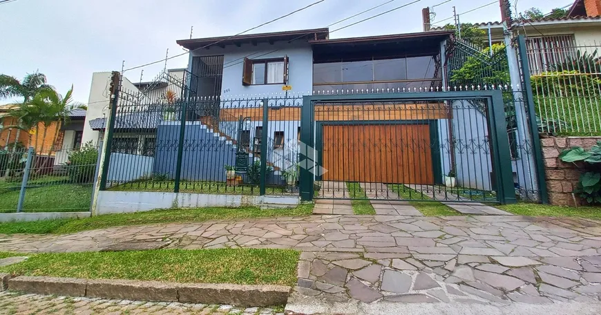 Foto 1 de Casa com 3 Quartos à venda, 293m² em Cavalhada, Porto Alegre