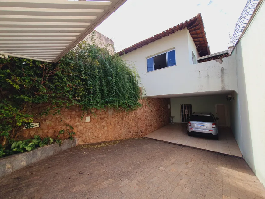 Foto 1 de Sobrado com 4 Quartos à venda, 328m² em Lidice, Uberlândia