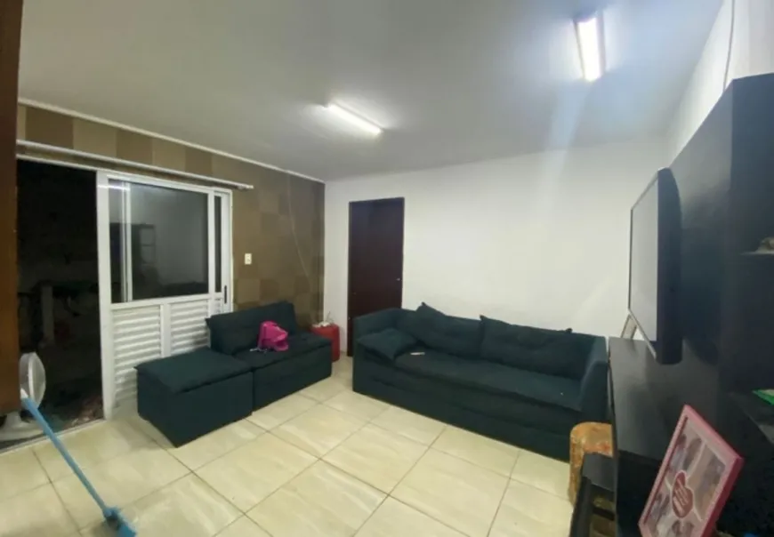 Foto 1 de Casa com 2 Quartos à venda, 90m² em Ayrosa, Osasco