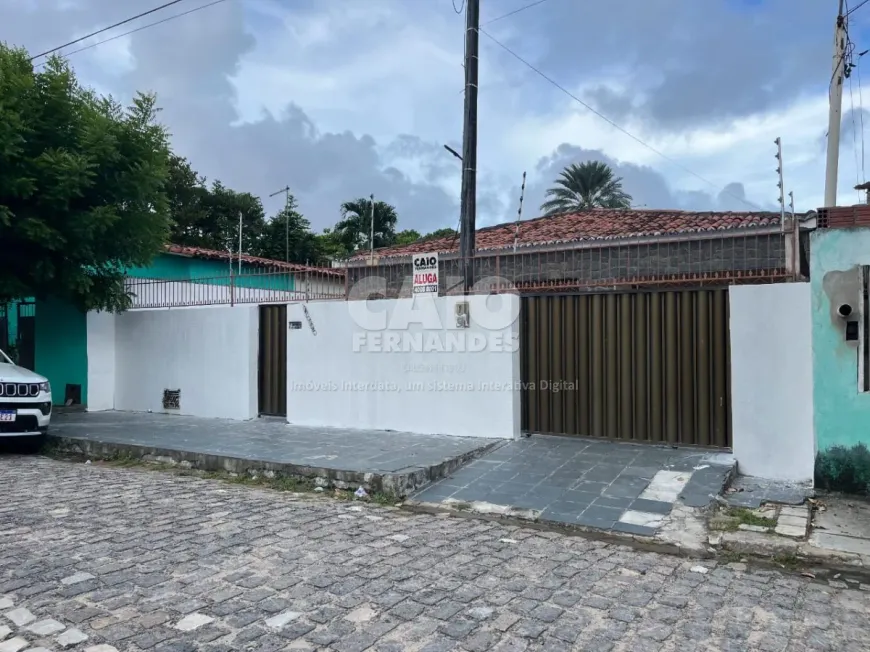 Foto 1 de Casa com 3 Quartos para alugar, 200m² em Lagoa Nova, Natal