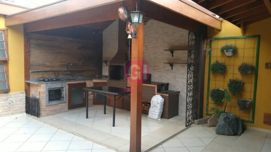 Foto 1 de Casa com 3 Quartos à venda, 170m² em Centro, Jacareí