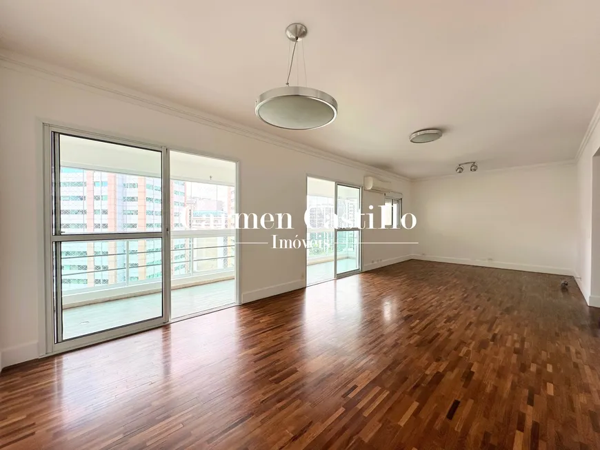 Foto 1 de Apartamento com 3 Quartos para alugar, 139m² em Vila Olímpia, São Paulo