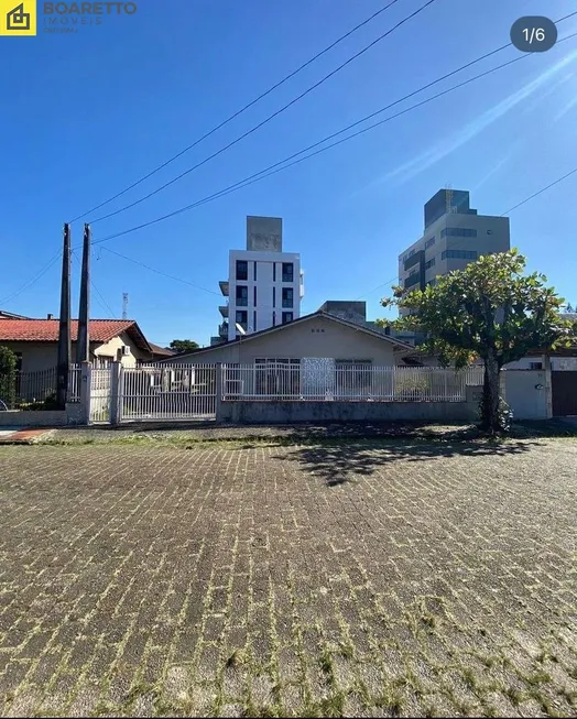 Foto 1 de Lote/Terreno à venda, 354m² em Bucarein, Joinville