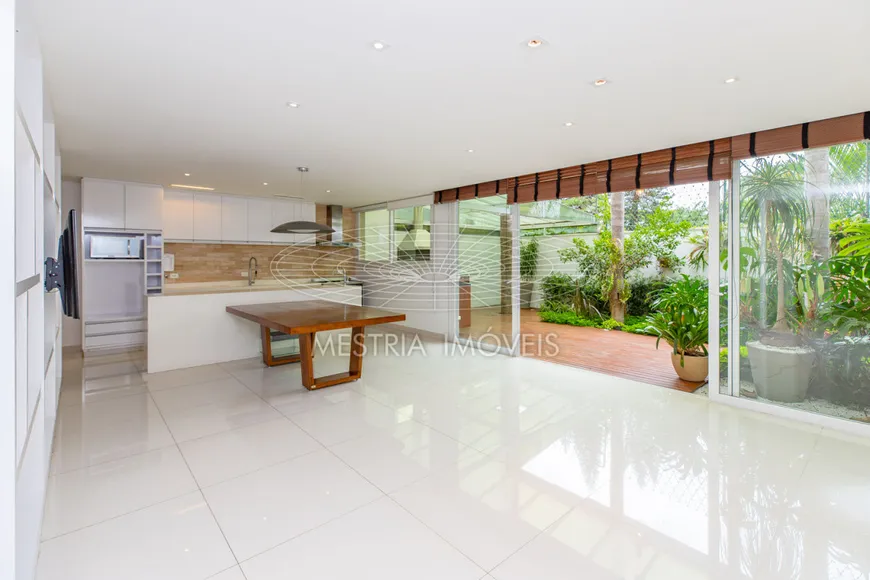 Foto 1 de Casa de Condomínio com 4 Quartos à venda, 275m² em Alto Da Boa Vista, São Paulo