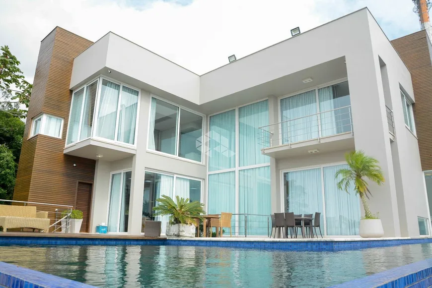Foto 1 de Casa com 3 Quartos à venda, 400m² em Jardim Janaína, Biguaçu