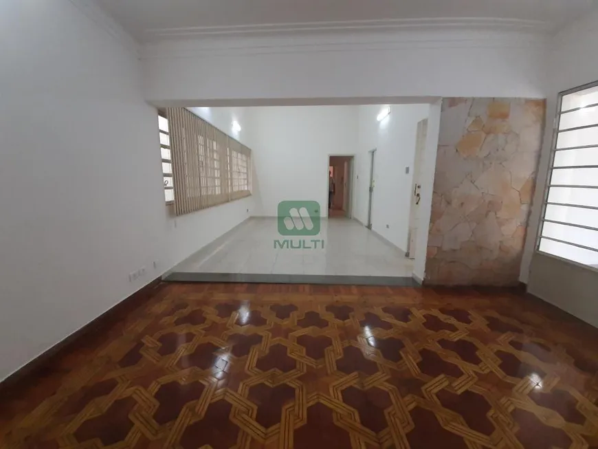 Foto 1 de Casa com 4 Quartos à venda, 550m² em Centro, Uberlândia