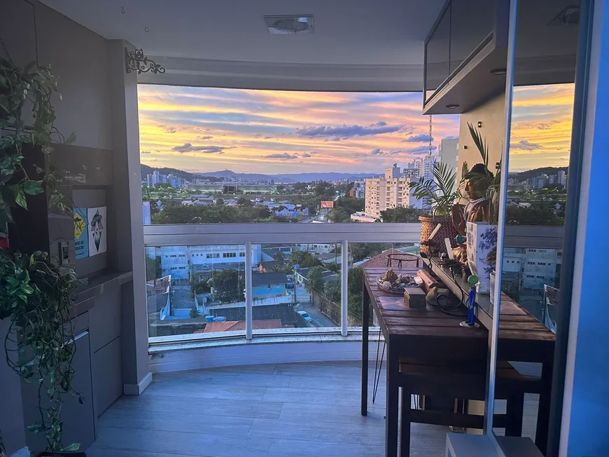 Foto 1 de Apartamento com 2 Quartos à venda, 77m² em Itacorubi, Florianópolis